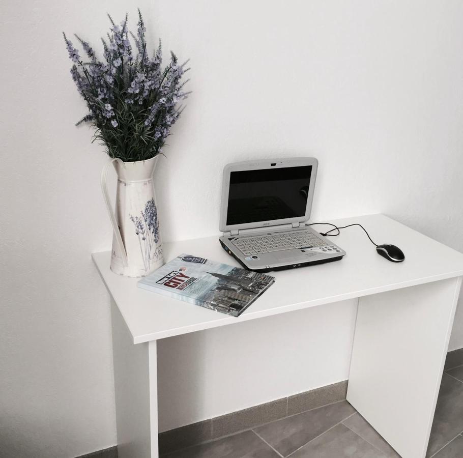 Smart Hotel Rooms Near Metro 24/7 Kiev Extérieur photo