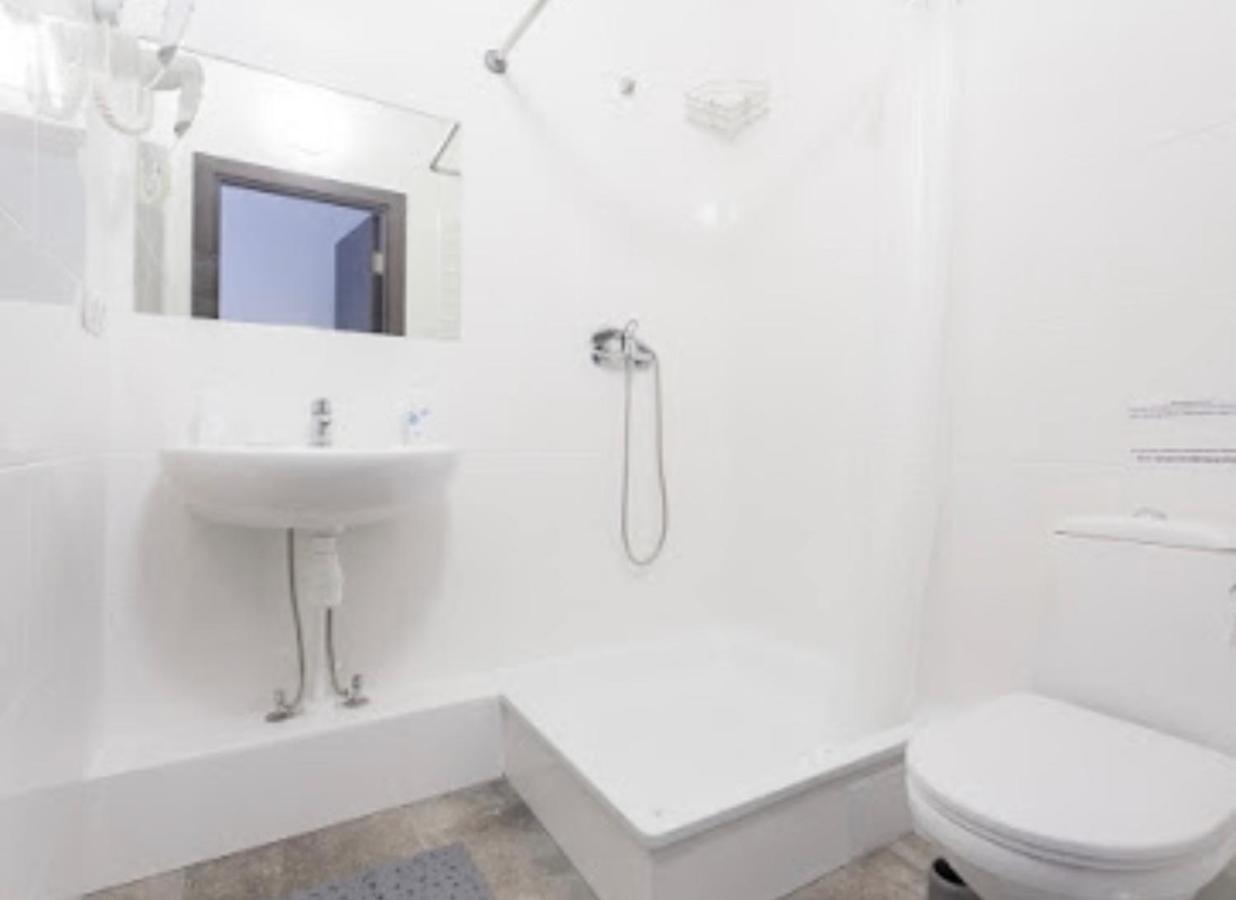 Smart Hotel Rooms Near Metro 24/7 Kiev Extérieur photo